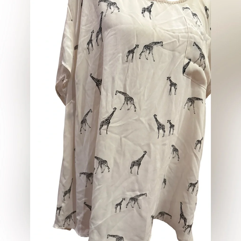 Torrid White Giraffe Print Blouse 2X Safari Animal Print Pocket Semi Sheer Top - Picture 3 of 10